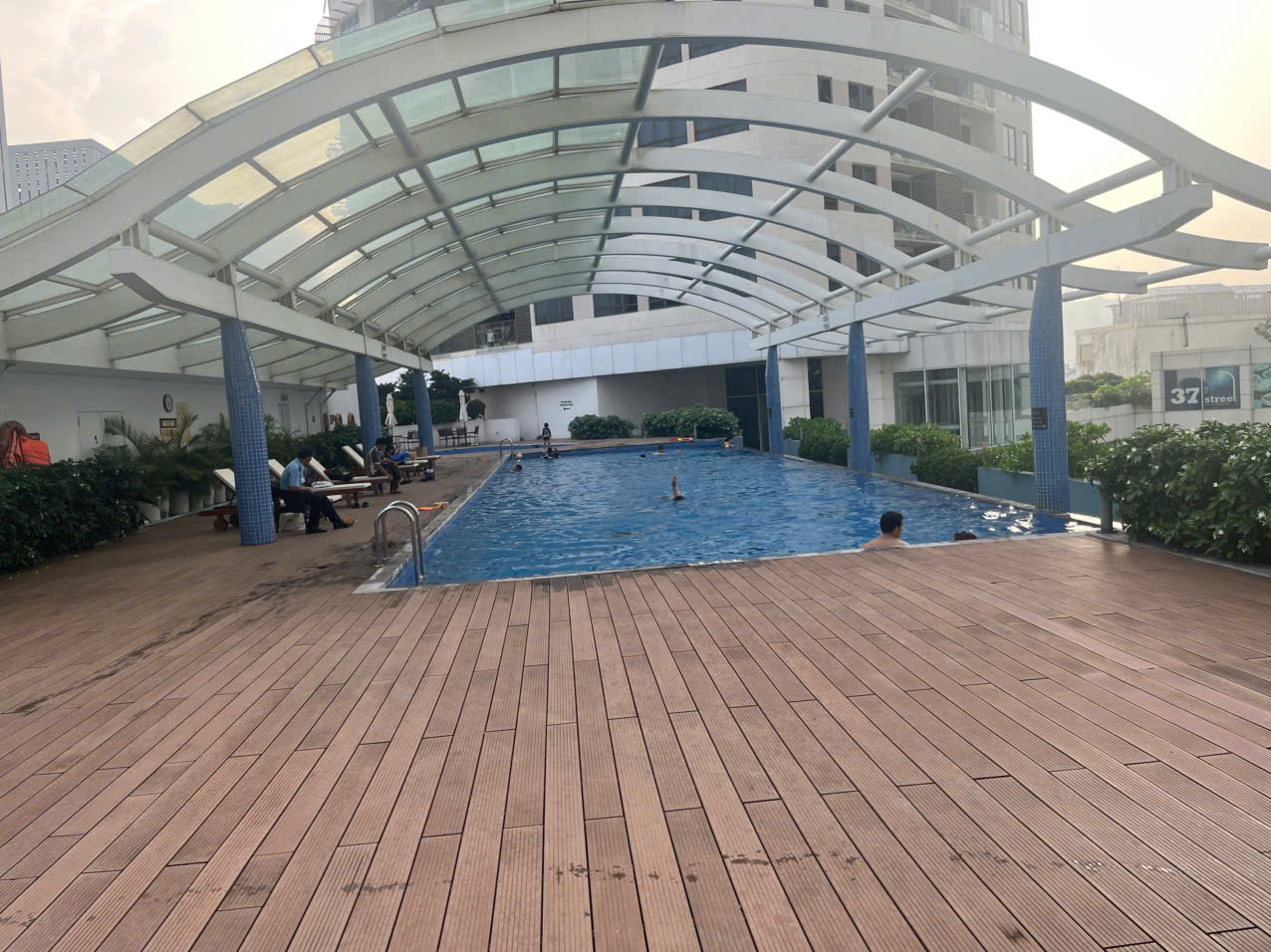 bể bơi bốn mùa Cầu Giấy