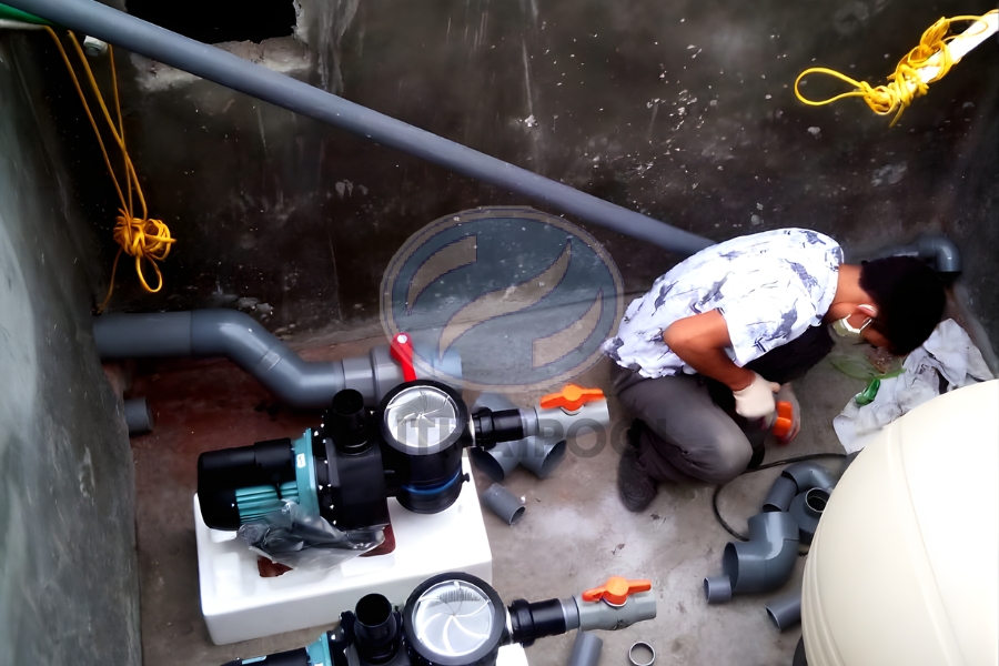 Lắp đặt thiết bị cho bể bơi