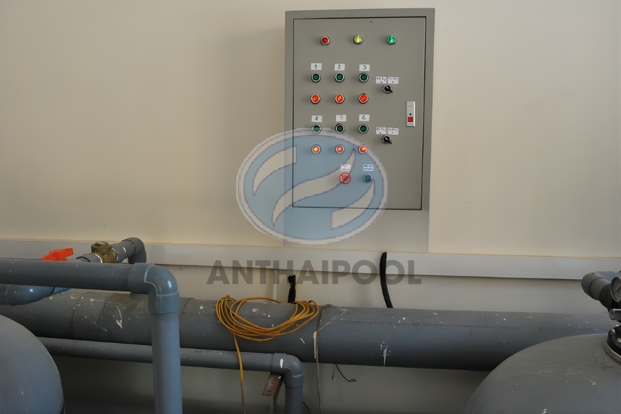 Tủ điện điều khiển Anthaipool lắp đặt