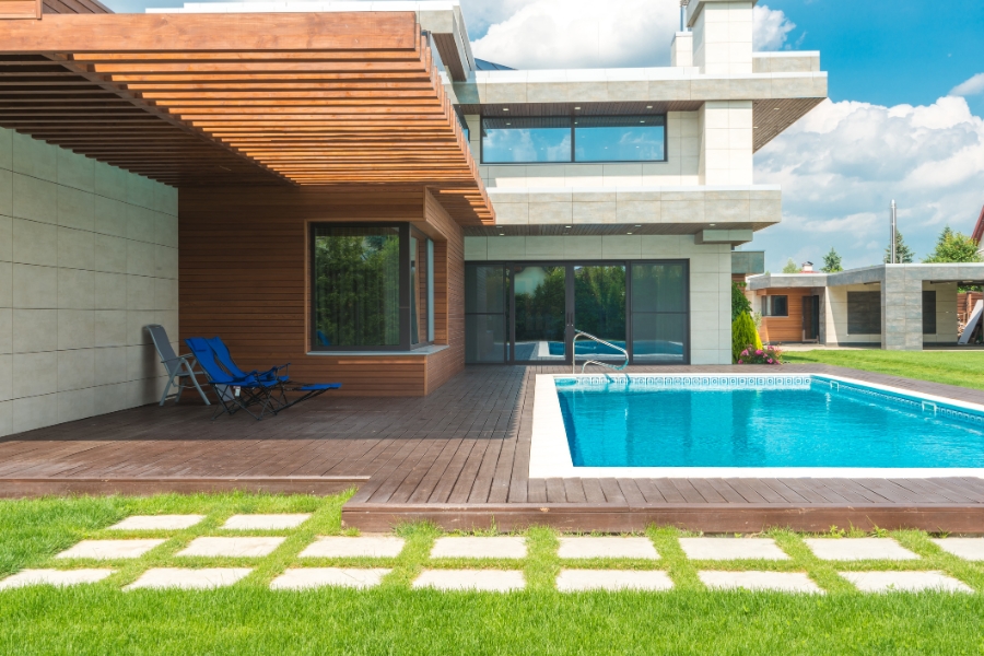 Các khoản phí vận hành hồ bơi